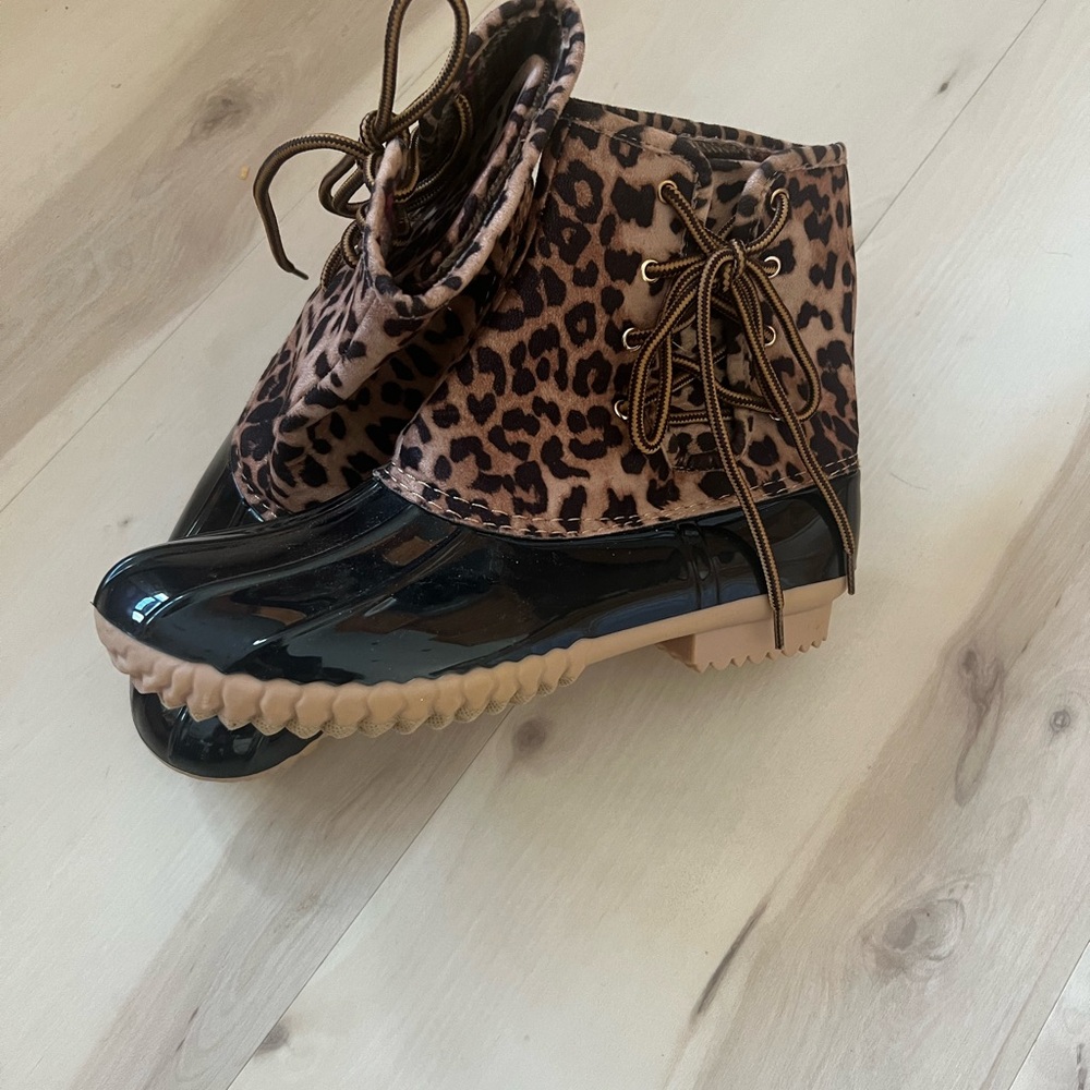 NWOT Nature Breeze Black and Brown Winter Rain Boots